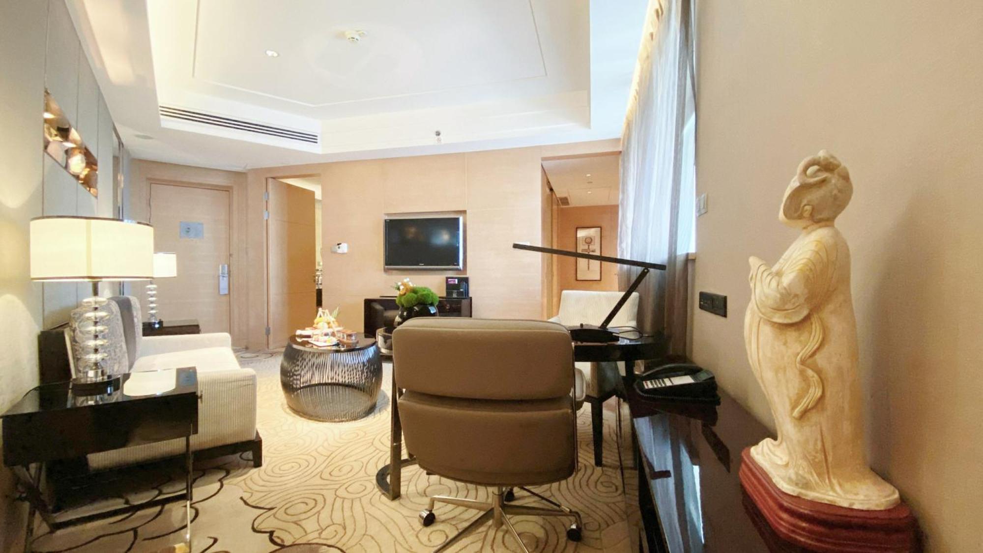 Crowne Plaza Xi'an By Ihg 5*